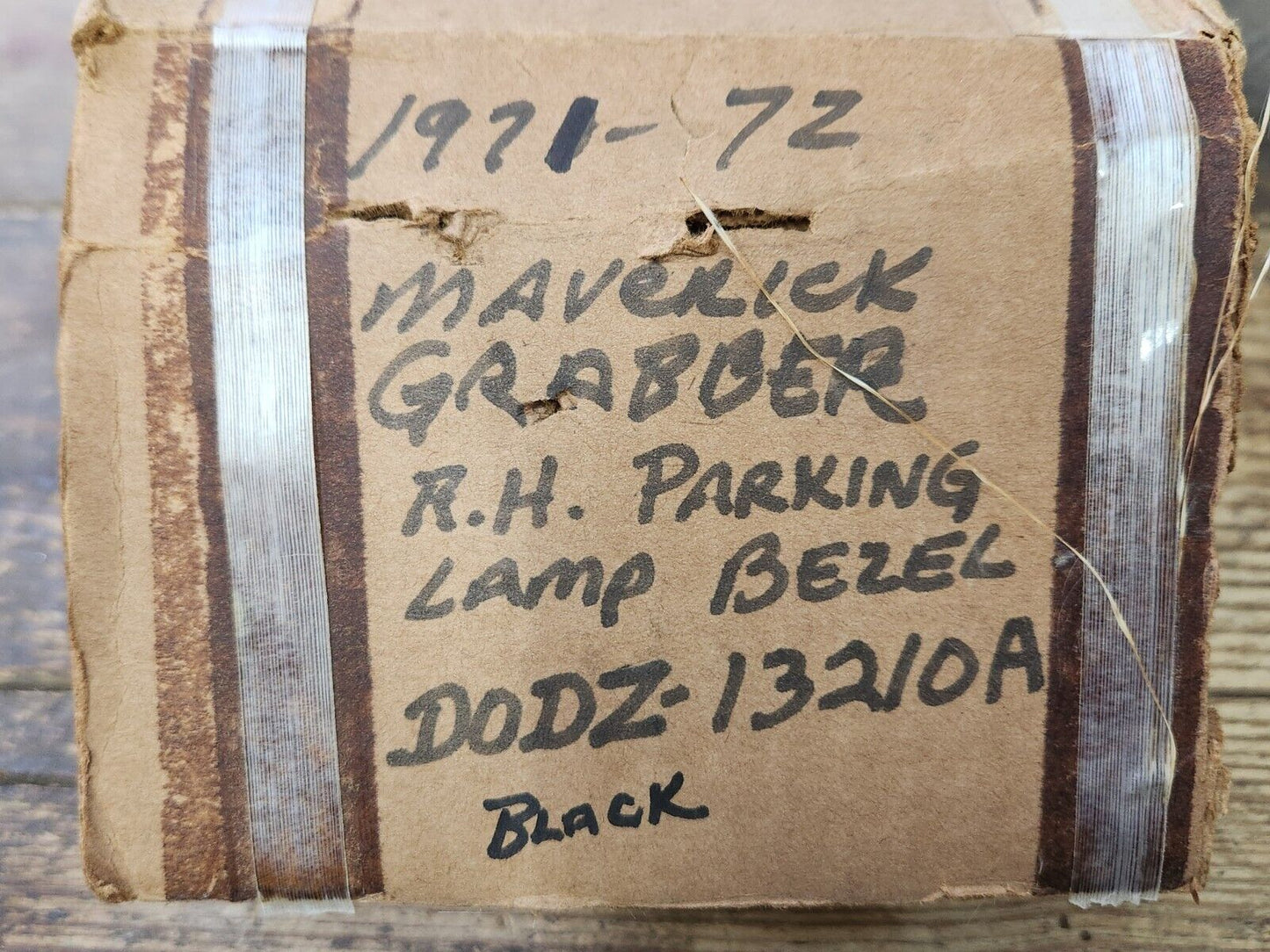NOS 1971-72 MAVERICK GRABBER RH PASS SIDE BLACK PARKING LIGHT BEZEL D0DZ-13210-A
