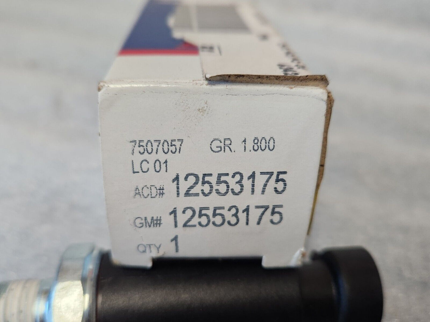 NOS OEM 1992-1998 GM 5.7 V8 Oil Pressure Switch 12553175 19244500