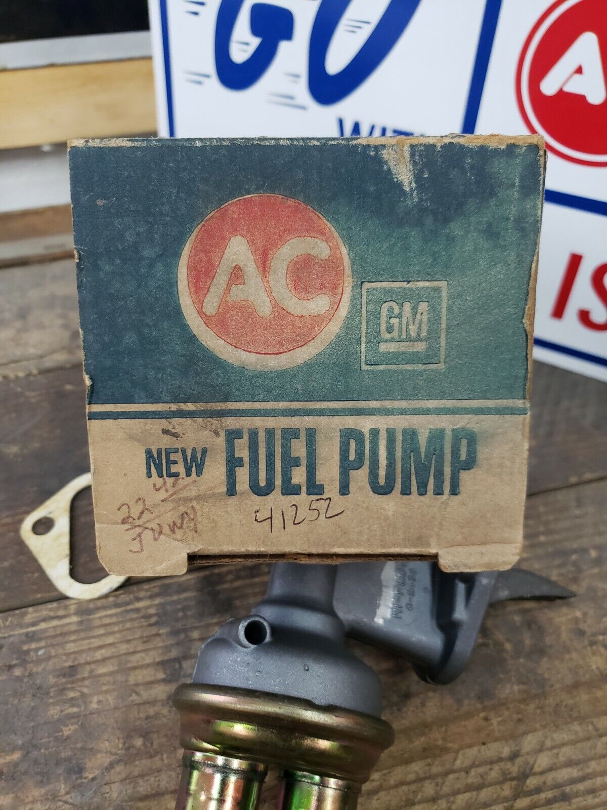 NOS NEW 1977 1978 1979 1980 1981 Ford Truck FUEL PUMP 41252 USA MADE