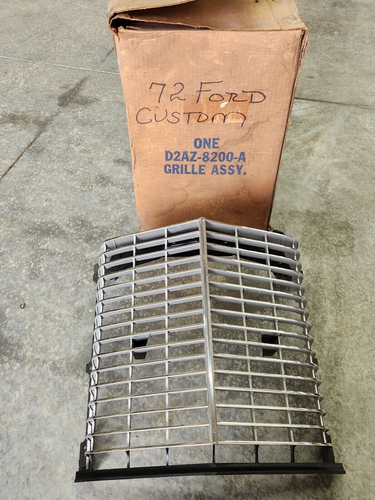 NOS 1972 Ford LTD Galaxie 500 Country Squire Ranch Grille in Box D2AZ-8200-A