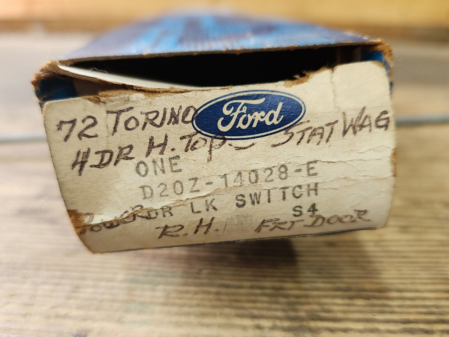 NOS 1972 - 1979 FORD GRAN TORINO LTD II 4DR OR STATION WAGON RH DOOR LOCK SWITCH
