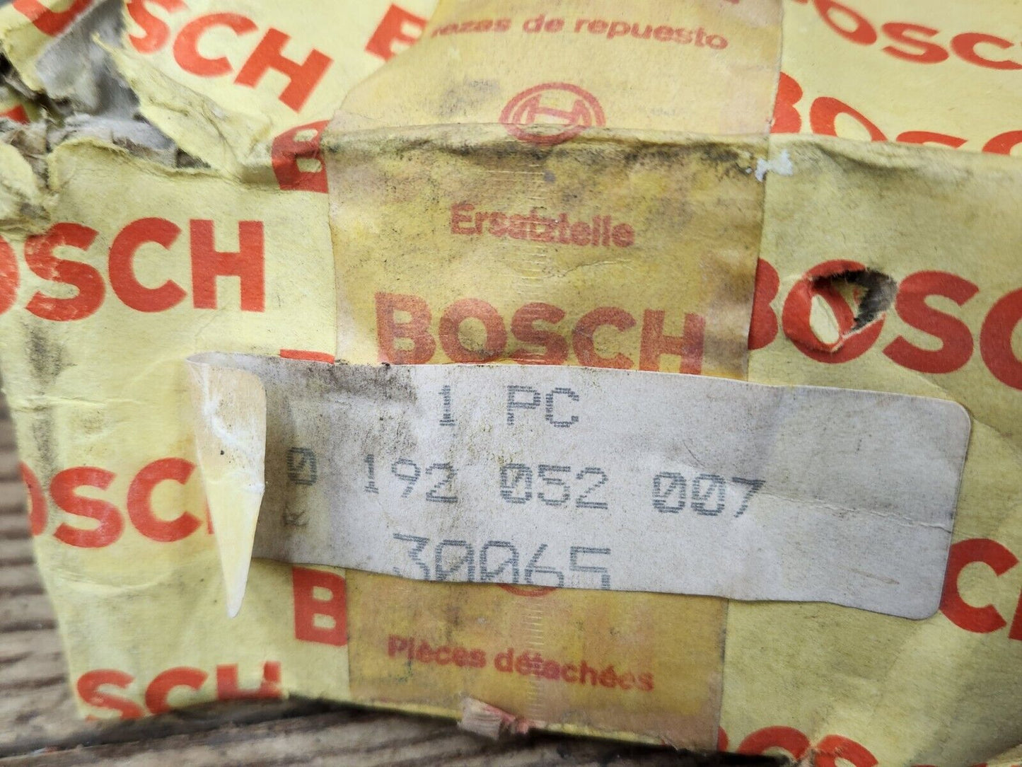 NOS OEM BOSCH VOLTAGE REGULATOR 30 064 192052007 Germany NEW