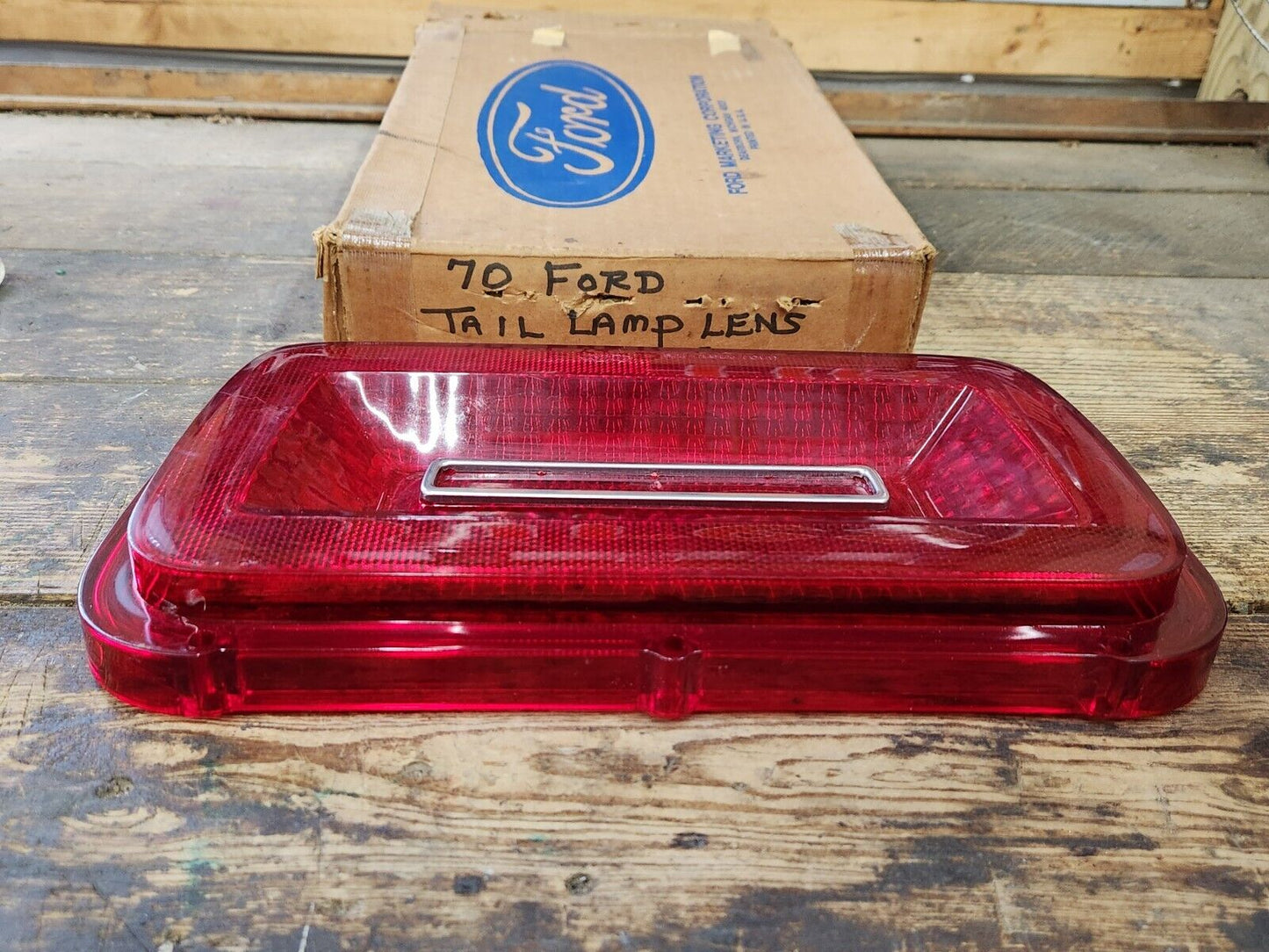 NOS FORD D0AZ-13450-A 1970 GALAXIE LTD XL CUSTOM 300 500 TAILLIGHT LENS