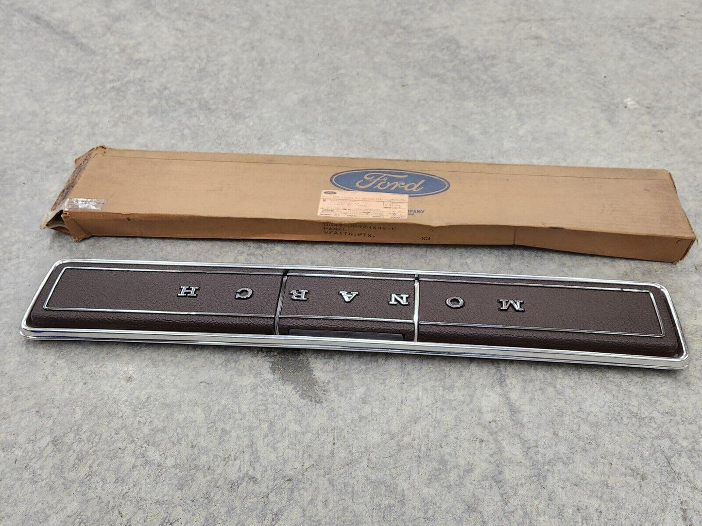 NOS 1975 76 MERCURY MONARCH REAR FINISH BELOW TRUNK TRIM PANEL D54Y-66423A42-E