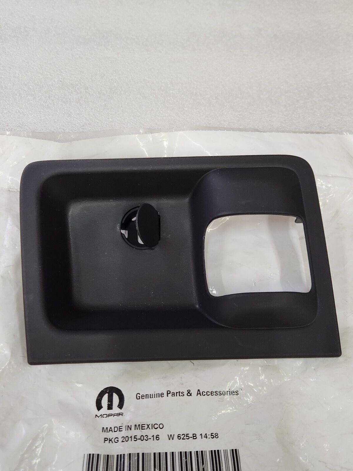 NEW OEM 13-19 RAM 1500 2500 3500 4500 RELEASE HANDLE BEZEL REAR R/H 1GY64DX9AD