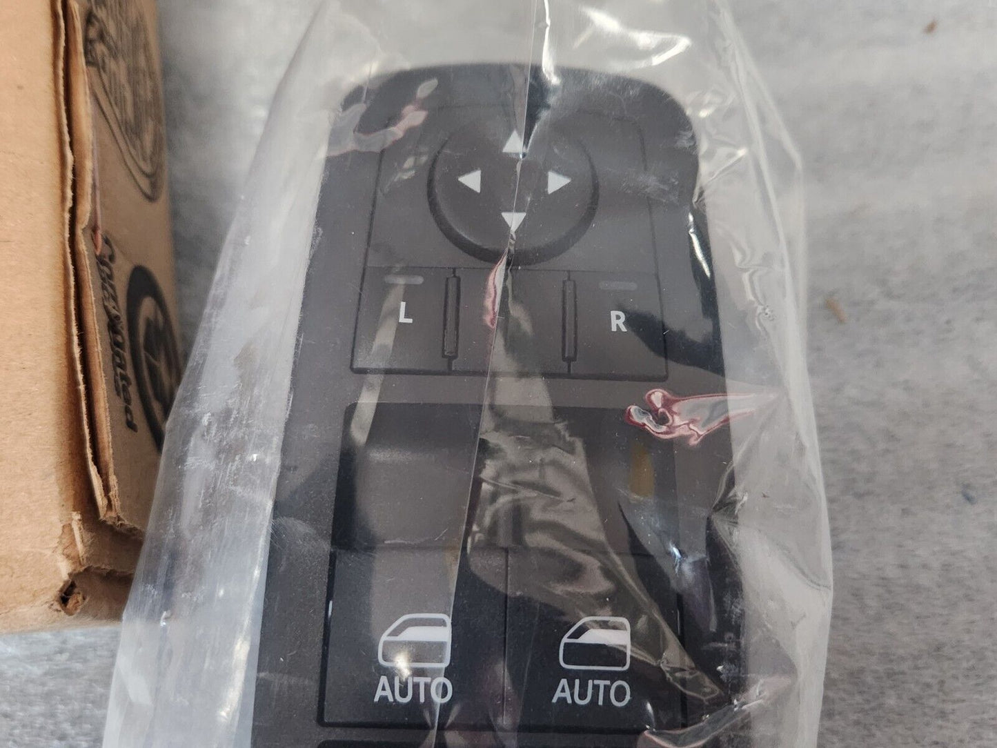 NEW MOPAR 13-15 RAMS FRONT LH DRIVER DOOR MASTER POWER WINDOW SWITCH 68212783AB