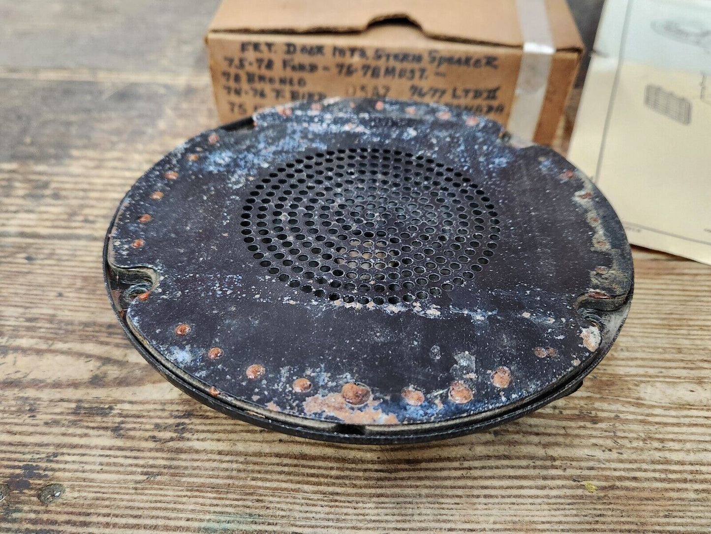 NOS OEM 75-78 FORD CAR MUSTANG TBIRD LTD 78 BRONCO FRT DOOR SPEAKER D5AZ-18808-A