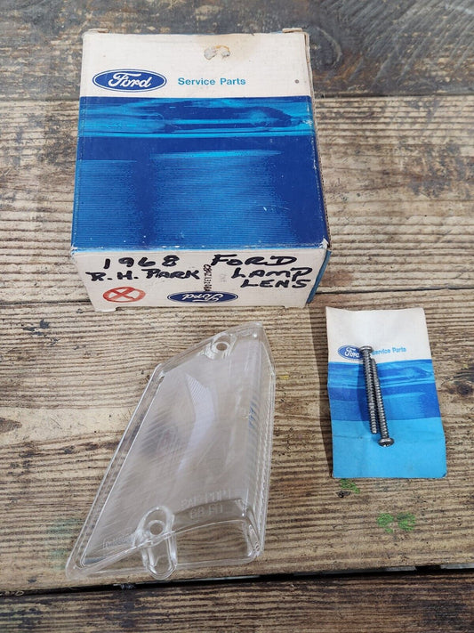 NOS OEM 1968 Ford Galaxie LTD Station Wagon RH PARKING LAMP LENS C8AZ-13208-A