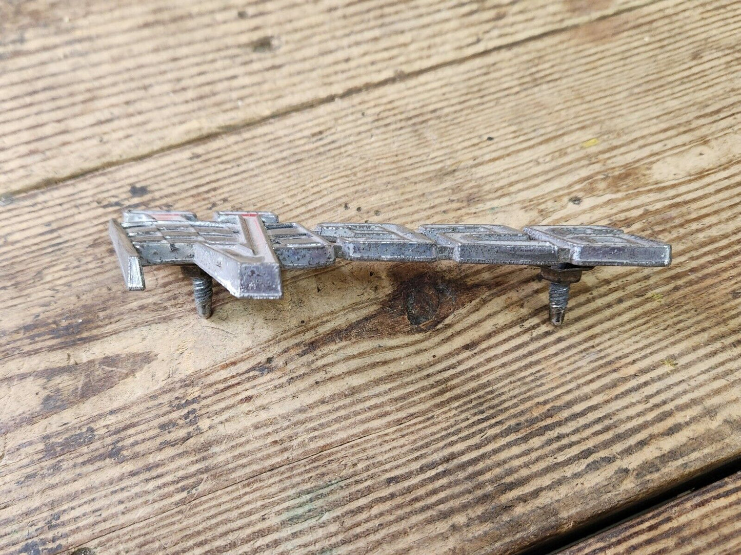 1963-1967 Pontiac emblem 326-V8 #64096 9776023