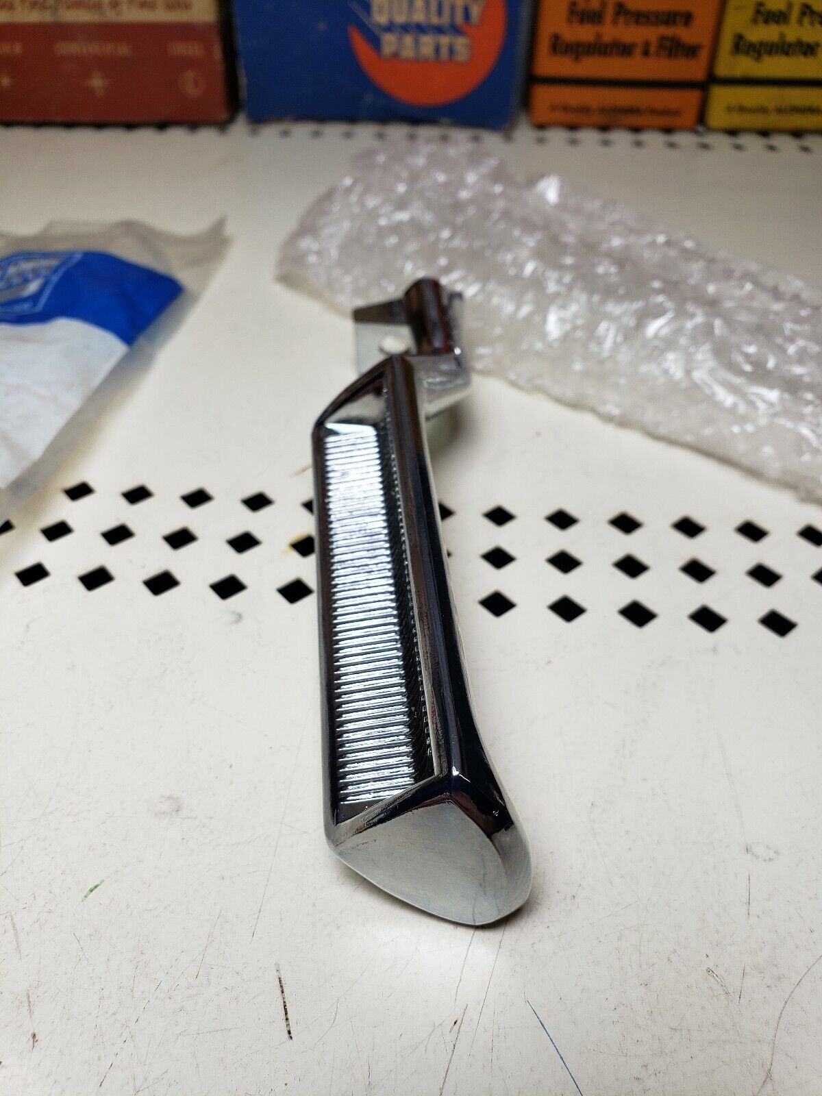 NEW 1980-86 Ford Truck Bronco inside door handle RH E0TZ-1022600B NORS Free Ship