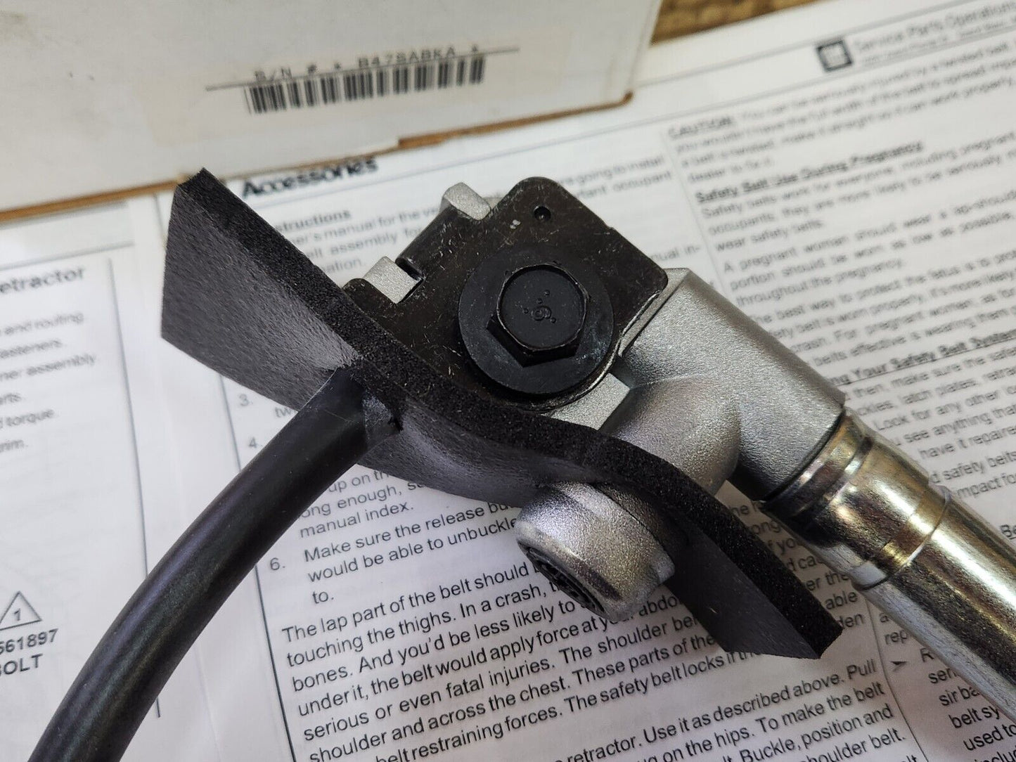 NEW OEM Chevrolet GMC Saturn Buick Driver Side Seat Belt Tensioner Kit 19329399