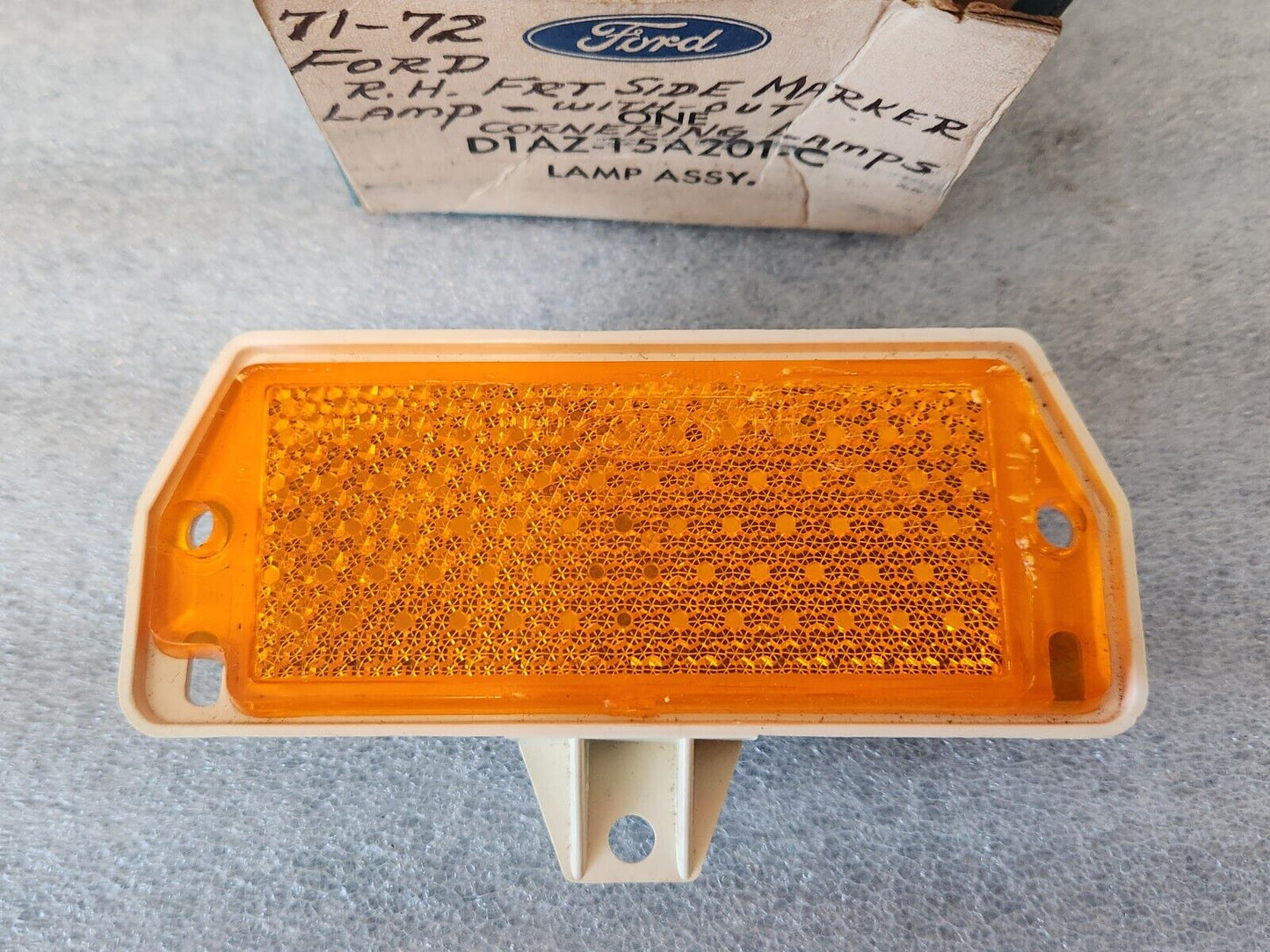 NOS OEM Ford 1971 1972 Galaxie 500 LTD RH Front Fender Marker Lamp Lens