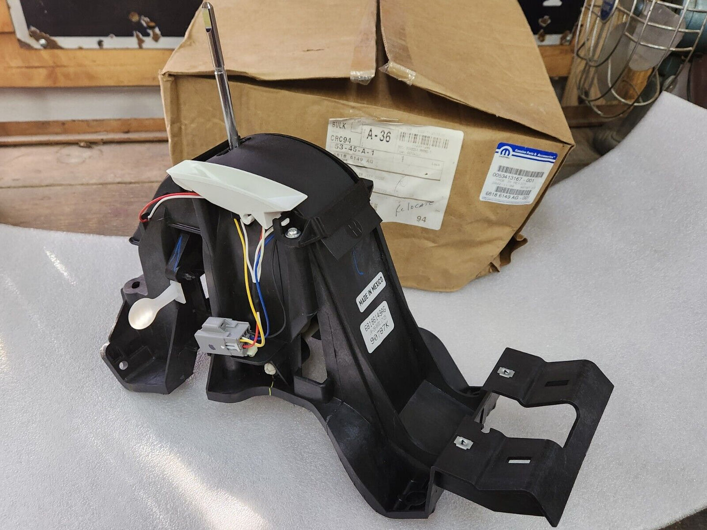 NEW OEM 2014-2017 JEEP PATRIOT COMPASS AUTOMATIC FLOOR GEAR SHIFTER 68186149AG
