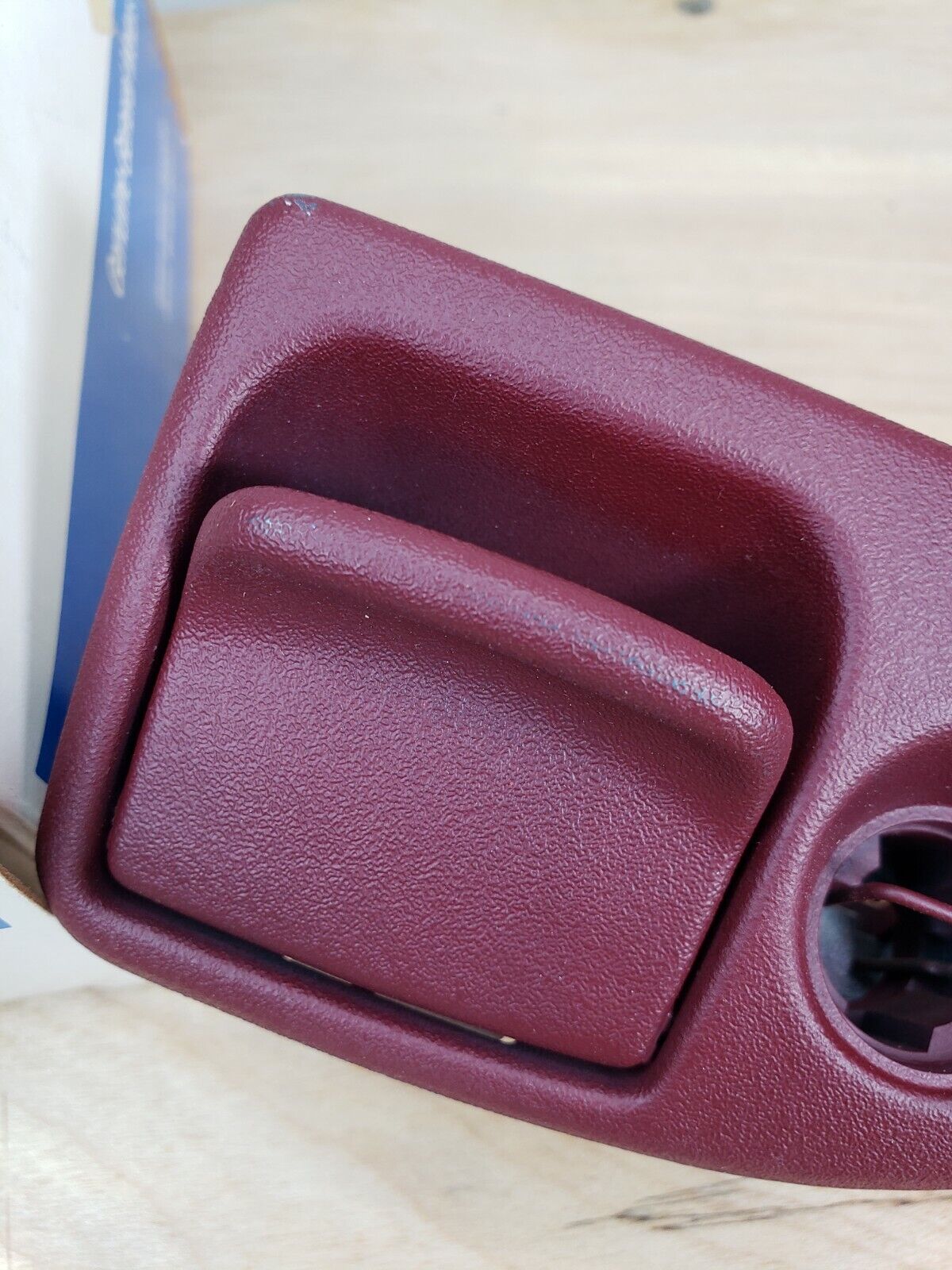 NEW GM 92 Pontiac Maroon Instrument Panel Compartment Door Latch Handle 25612125