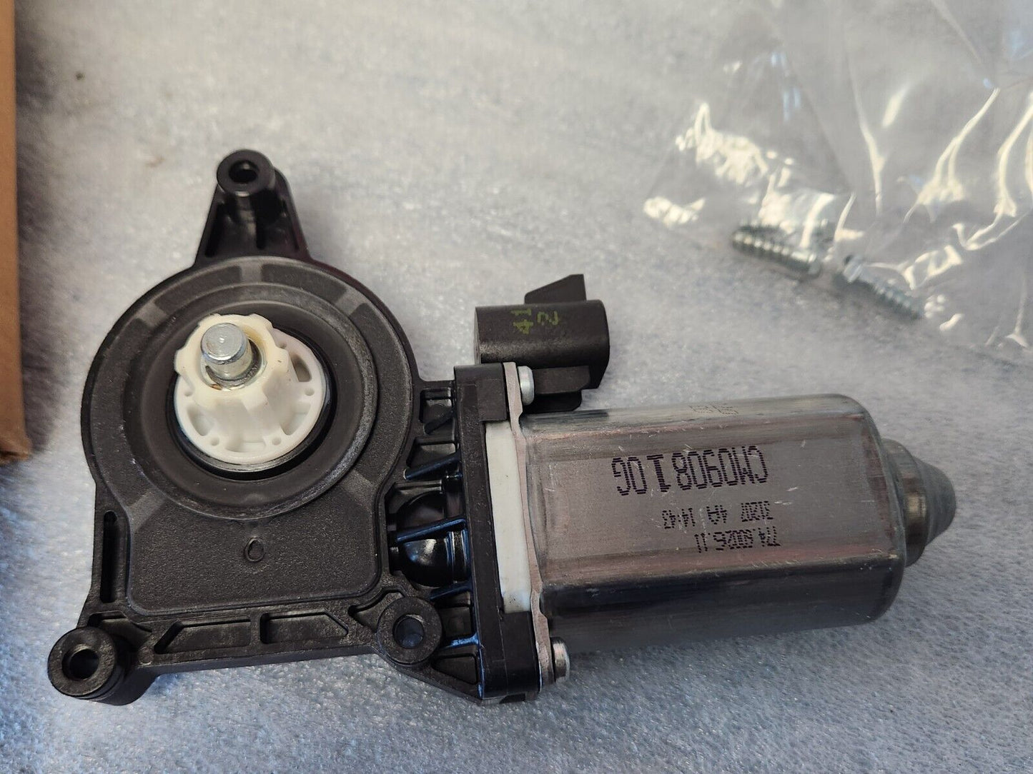 NOS OEM GM 88981018 / 19179943 Front LH Window Motor 1999-2007 Silverado Sierra