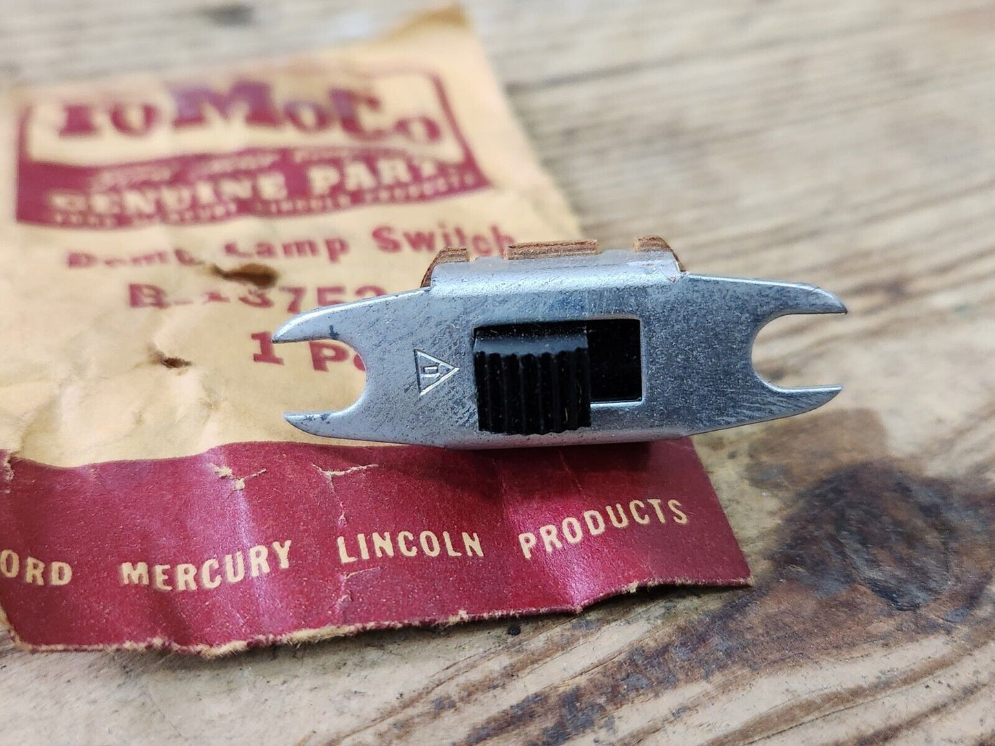 1930s 1940s 1950s FORD CHEVROLET BUICK NASH KAISER PACKARD NOS DOME LIGHT SWITCH