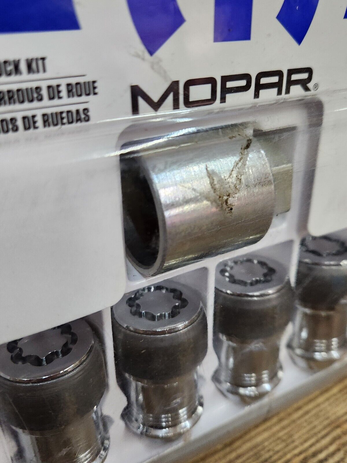 NEW 11-24 Ram 1500 DT Grand Cherokee Durango Locking Lug Nuts Wheel Locks Mopar