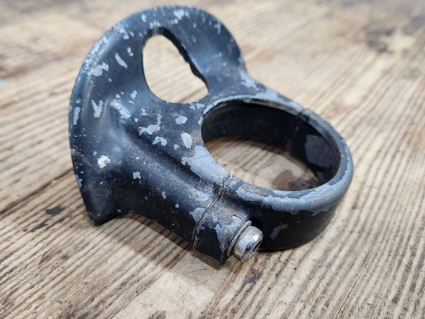 1949 1950 CHEVROLET STYLELINE FLEETLINE COUPE STEERING COLUMN SUPPORT BRACKET