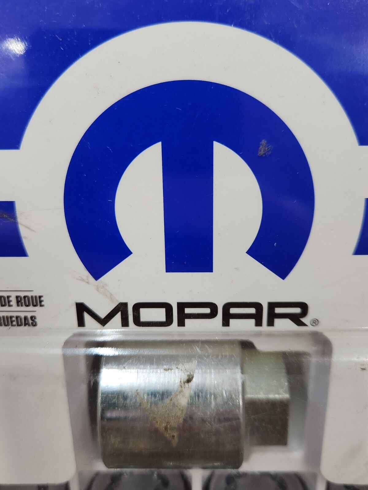 NEW 11-24 Ram 1500 DT Grand Cherokee Durango Locking Lug Nuts Wheel Locks Mopar