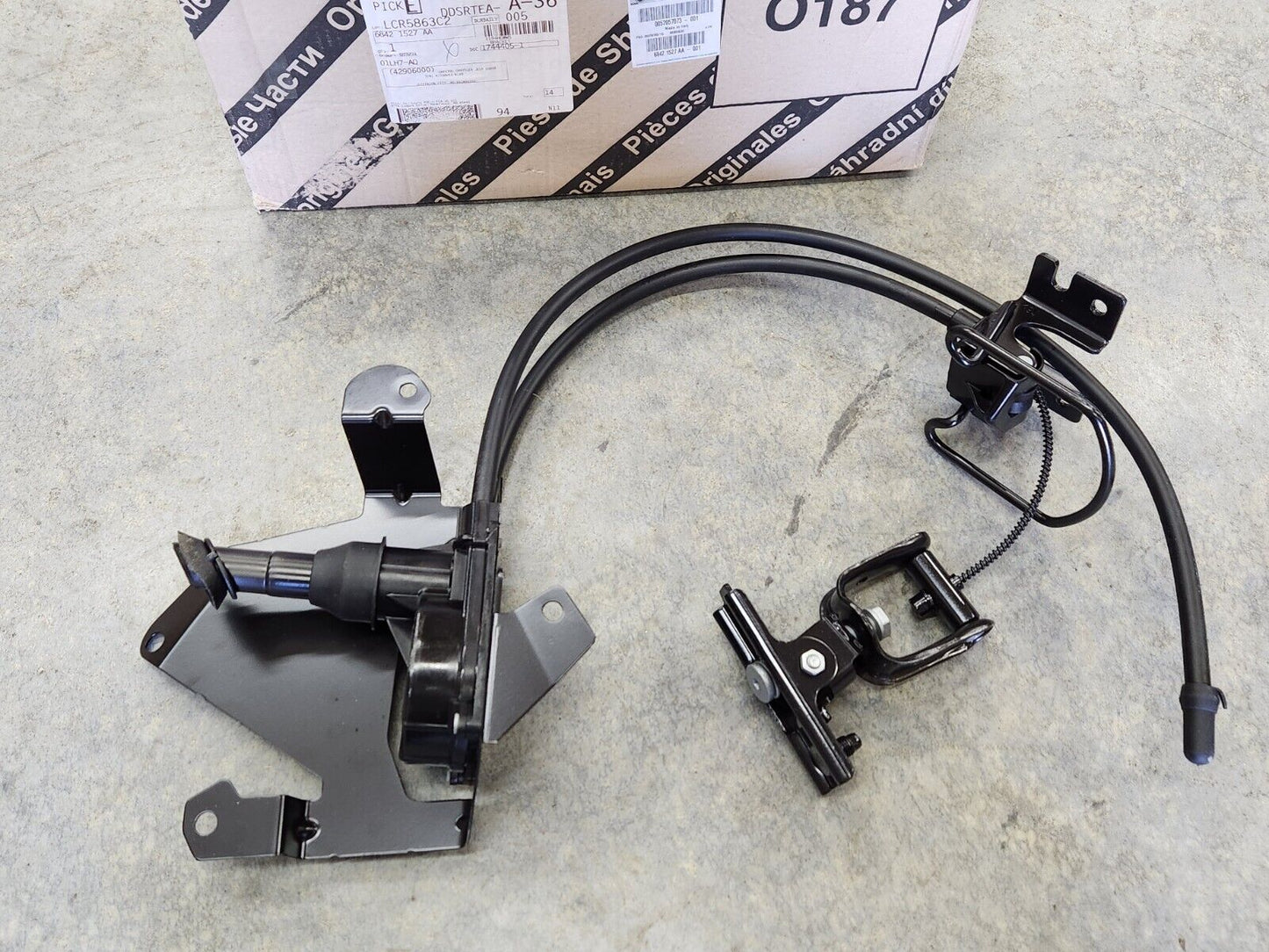 15-22 RAM PROMASTER CITY SPARE TIRE CARRIER WINCH HOIST GENUINE MOPAR 68421527AA