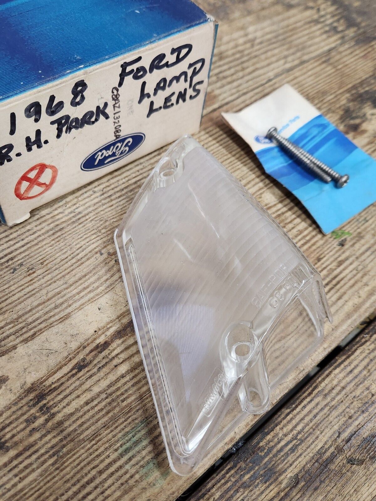 NOS OEM 1968 Ford Galaxie LTD Station Wagon RH PARKING LAMP LENS C8AZ-13208-A