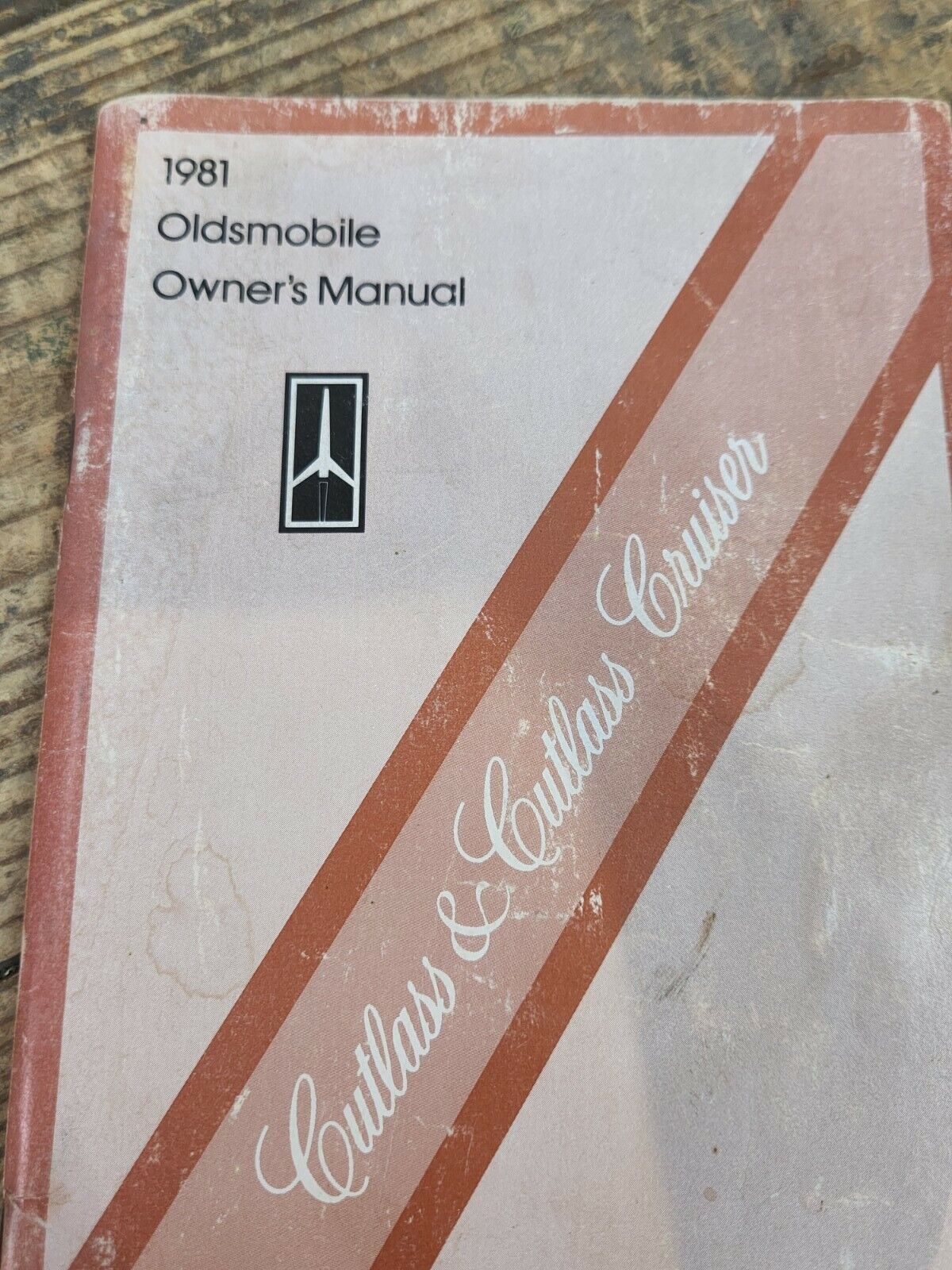 1981 OLDSMOBILE CUTLASS AND CUTLASS CRUISER ORIGINAL OWNERS MANUAL FREE SHIP