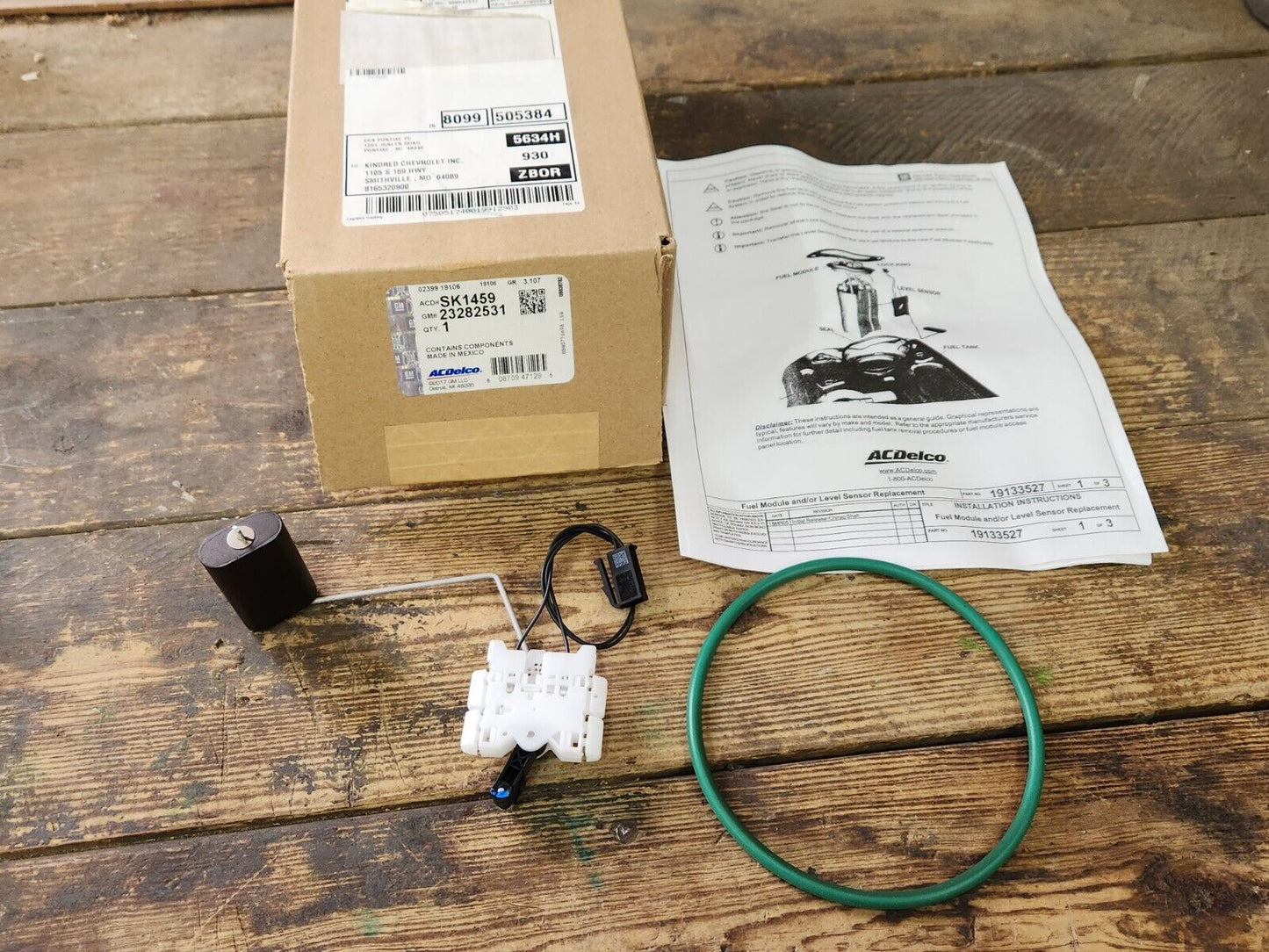 New GM OEM Fuel Gauge Sending Unit 2017-2021 XT5 Acadia Traverse Blazer 23282531