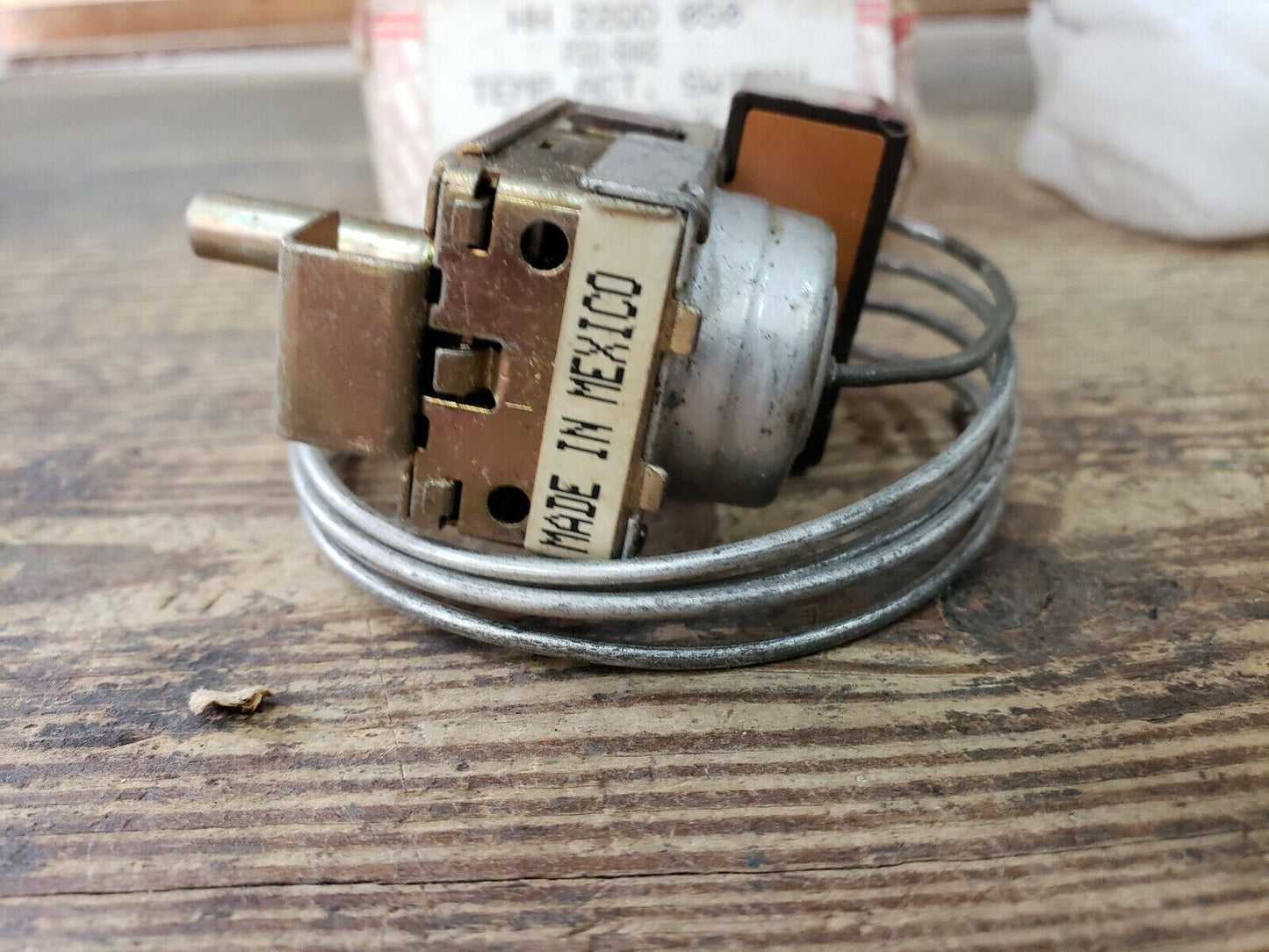 NEW CARRIER HH 22QD 050 TEMPERATURE CONTROLLER ACT. SWITCH  0-51F 34" 120/240 V