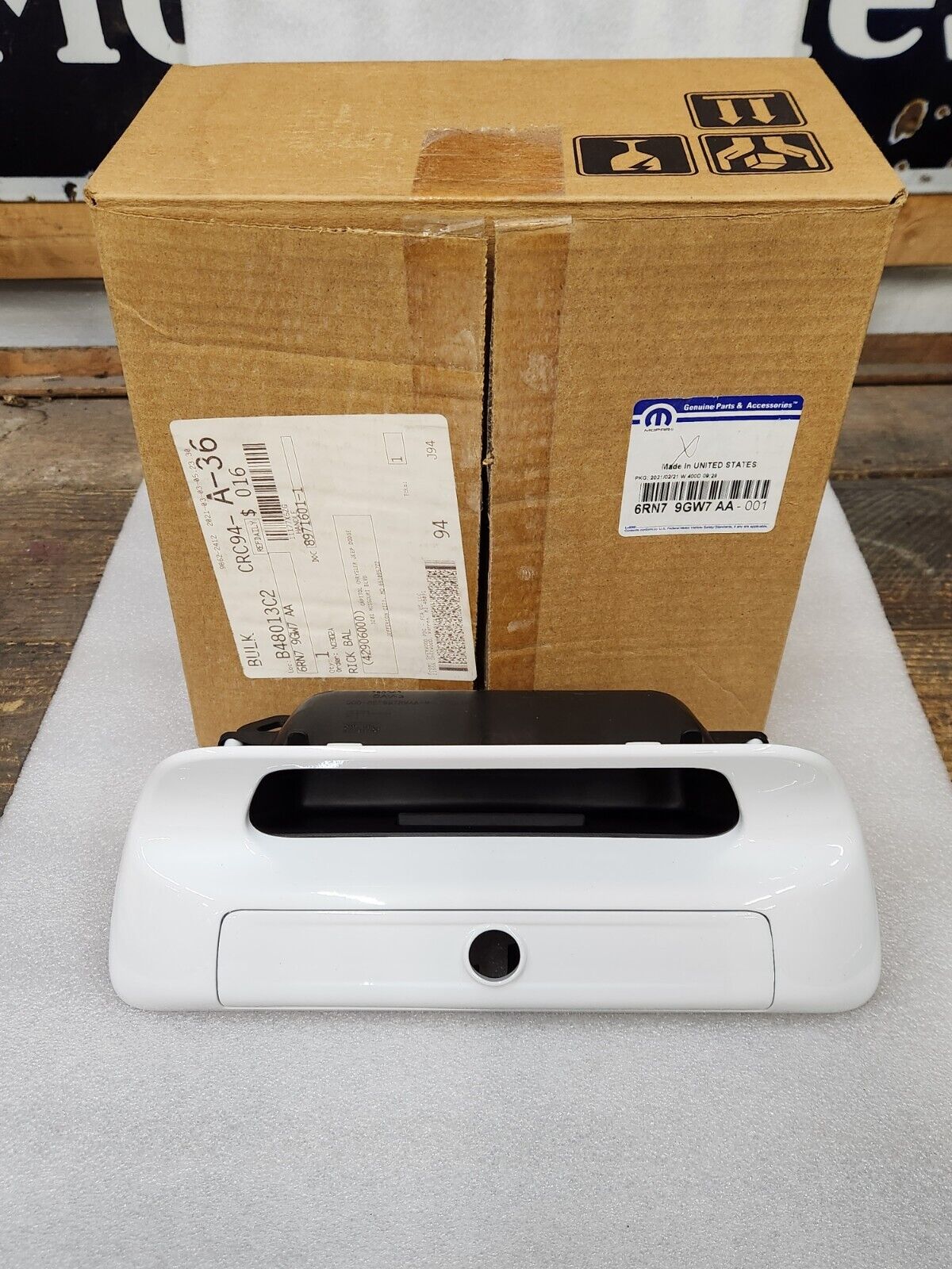 NEW OEM MOPAR RAM 1500 DT Bright White All Body Color Tailgate Handle 6RN79GW7AA