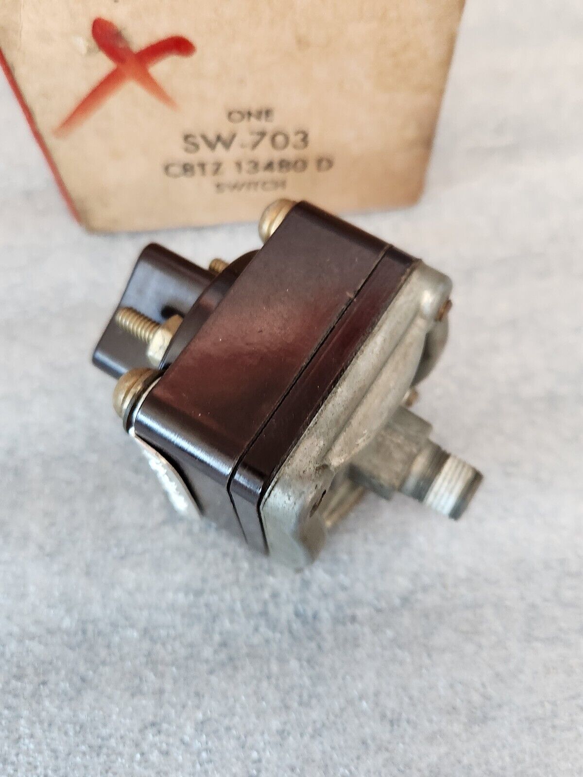 NOS OEM 1968-76 FORD P350 400 LOW AIR PRESSURE BRAKE SWITCH SW703   C8TZ-13480-D