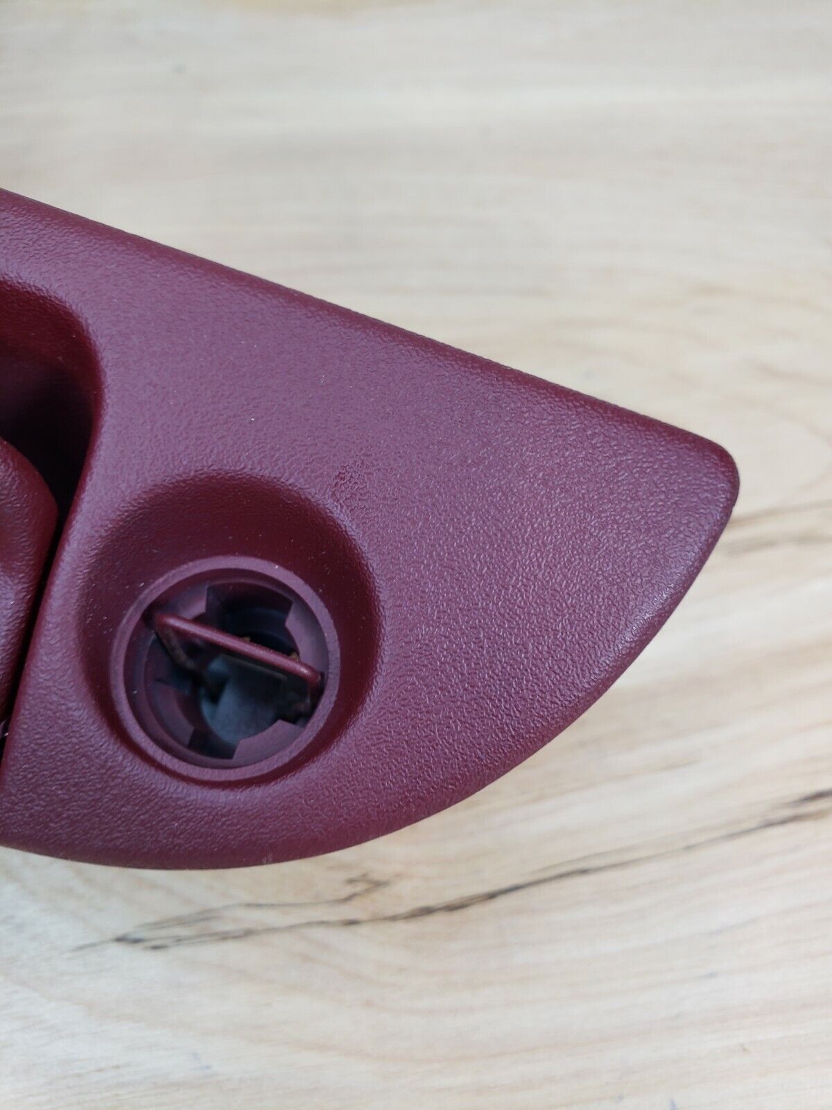 NEW GM 92 Pontiac Maroon Instrument Panel Compartment Door Latch Handle 25612125