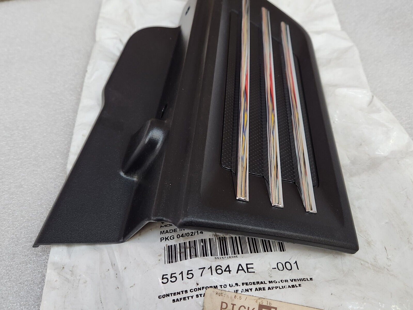 NEW 2007-11 Dodge Nitro Front RH Exterior Fender Grille Trim Molding 55157164AE