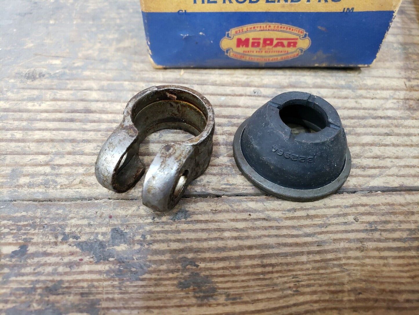 NOS Mopar 1949-1952 Chrysler DeSoto Outer Tie Rod End Package LH Thread 1243629