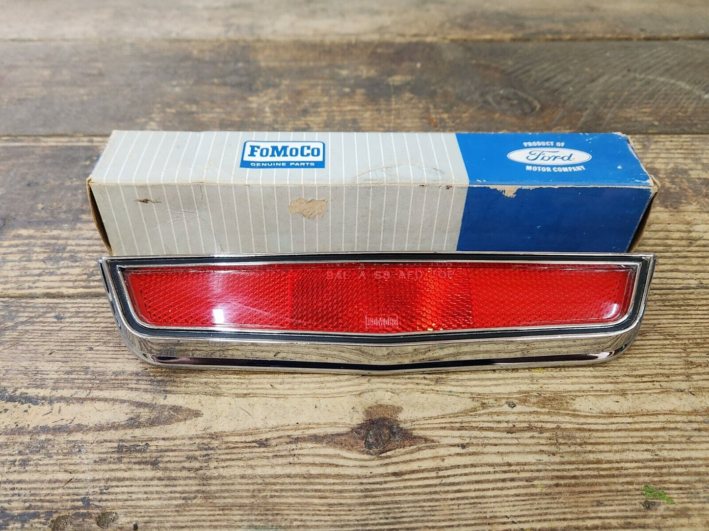 NOS 1968 FORD RANCHERO REAR SIDEMARKER LIGHT LAMP REFLECTOR ASSY C8OZ-13380-F