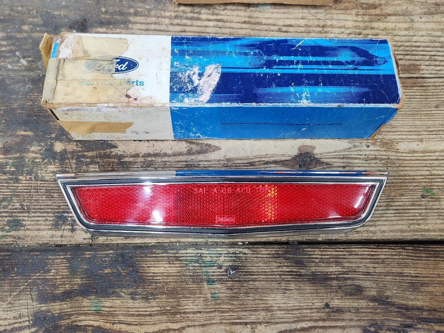 NOS 1968 FORD RANCHERO REAR SIDEMARKER LIGHT LAMP REFLECTOR ASSY C8OZ-13380-F