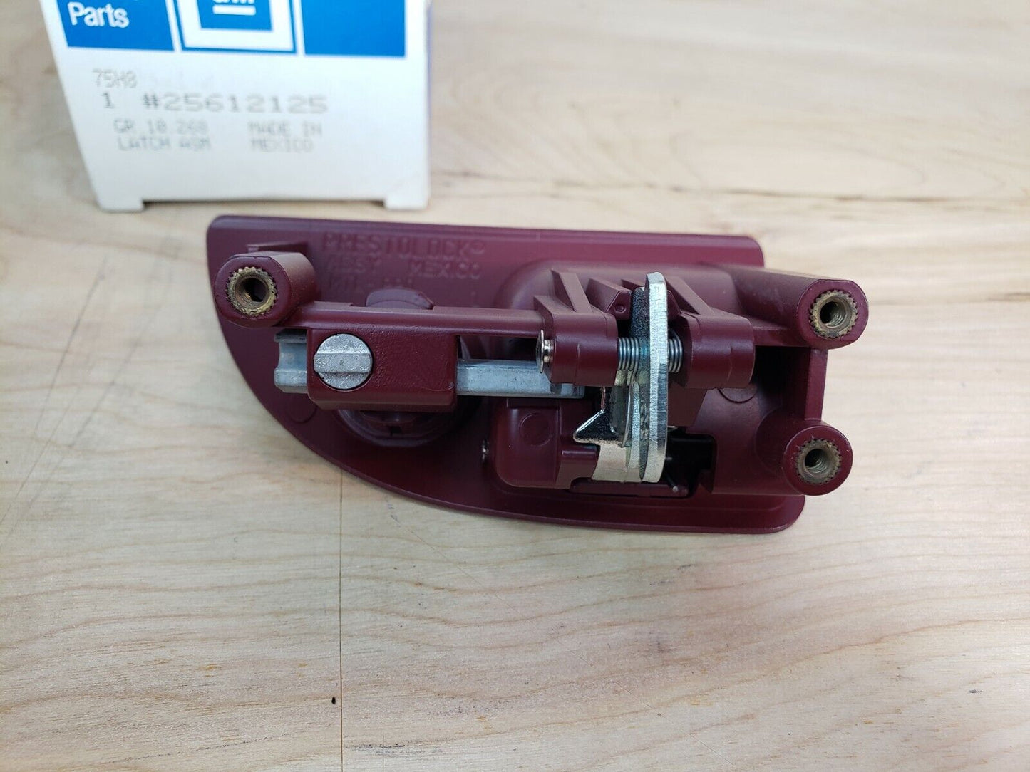 NEW GM 92 Pontiac Maroon Instrument Panel Compartment Door Latch Handle 25612125