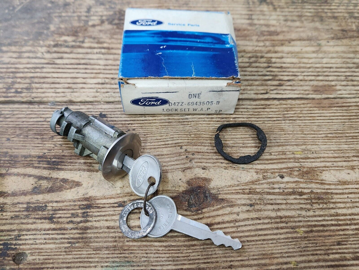 NOS OEM 1974-1976 Ford Mustang Luggage Compartment Trunk Lock Set D4ZZ-6943505-B