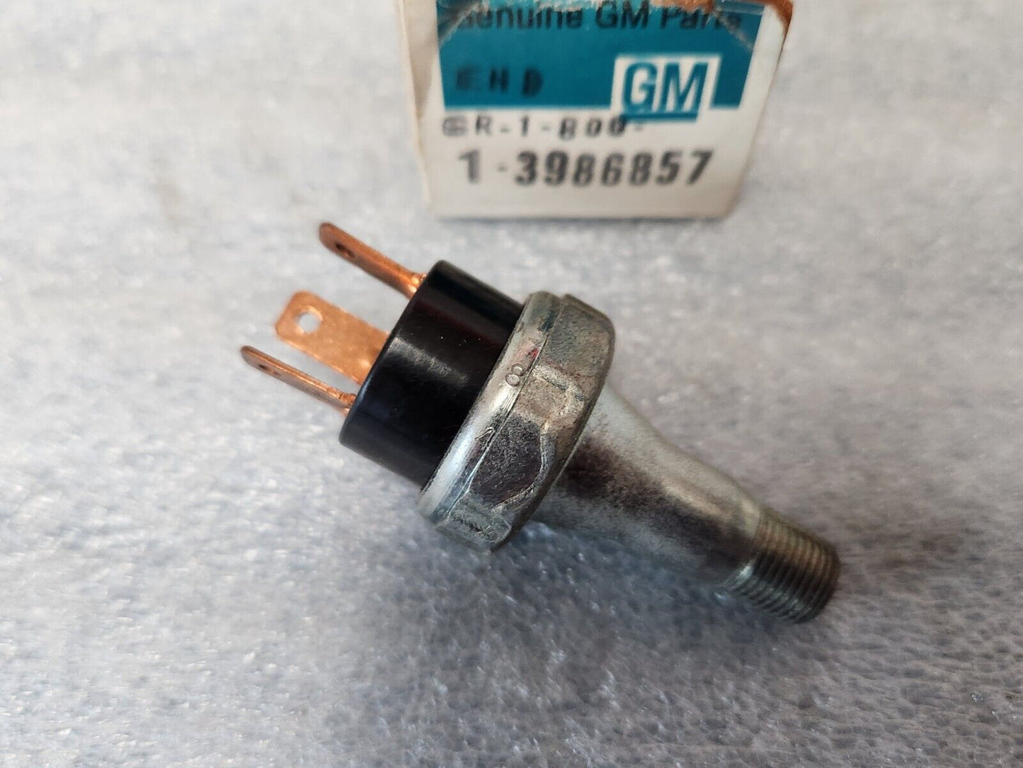 NOS OEM GM 1971 - 1977 Chevrolet Vega Oil Temperature Sender 3986857