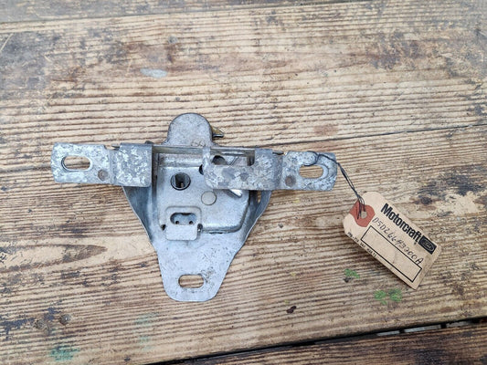 1975-1978 FORD GRANADA 1975-1980 MERCURY MONARCH TRUNK LATCH OEM D5DZ-6643200-A