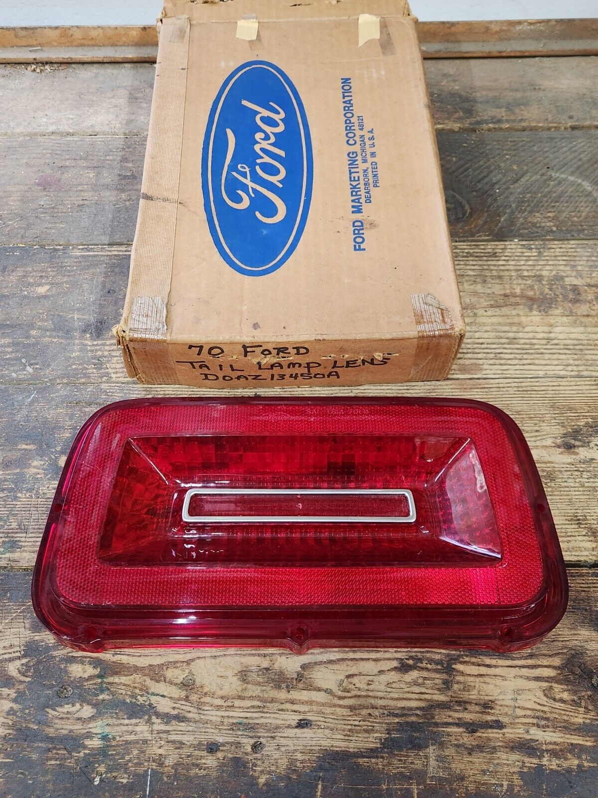 NOS FORD D0AZ-13450-A 1970 GALAXIE LTD XL CUSTOM 300 500 TAILLIGHT LENS