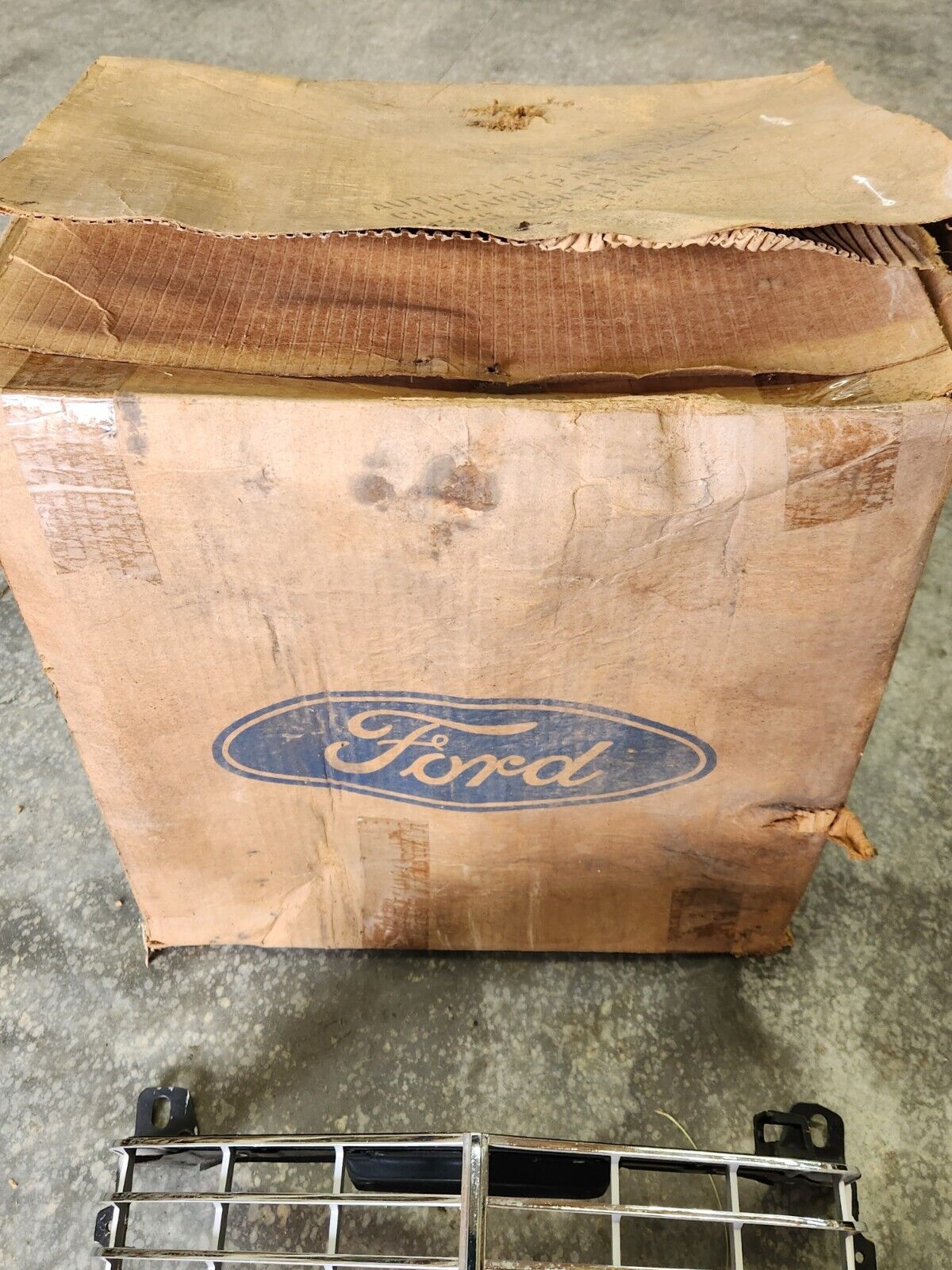 NOS 1972 Ford LTD Galaxie 500 Country Squire Ranch Grille in Box D2AZ-8200-A