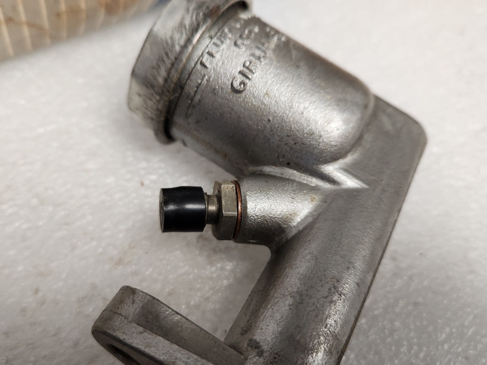 7576892