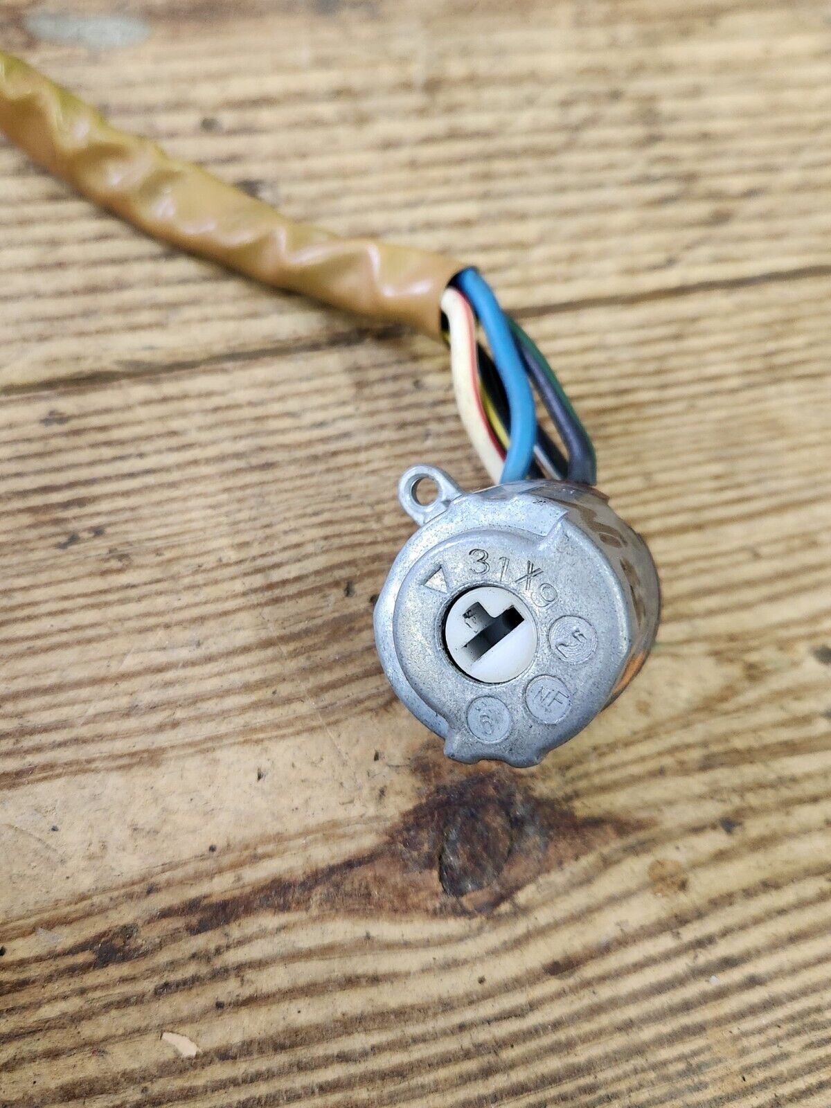 1990 nissan d21 hardbody pickup truck OEM IGNITION MAIN SWITCH ON OFF START LOCK