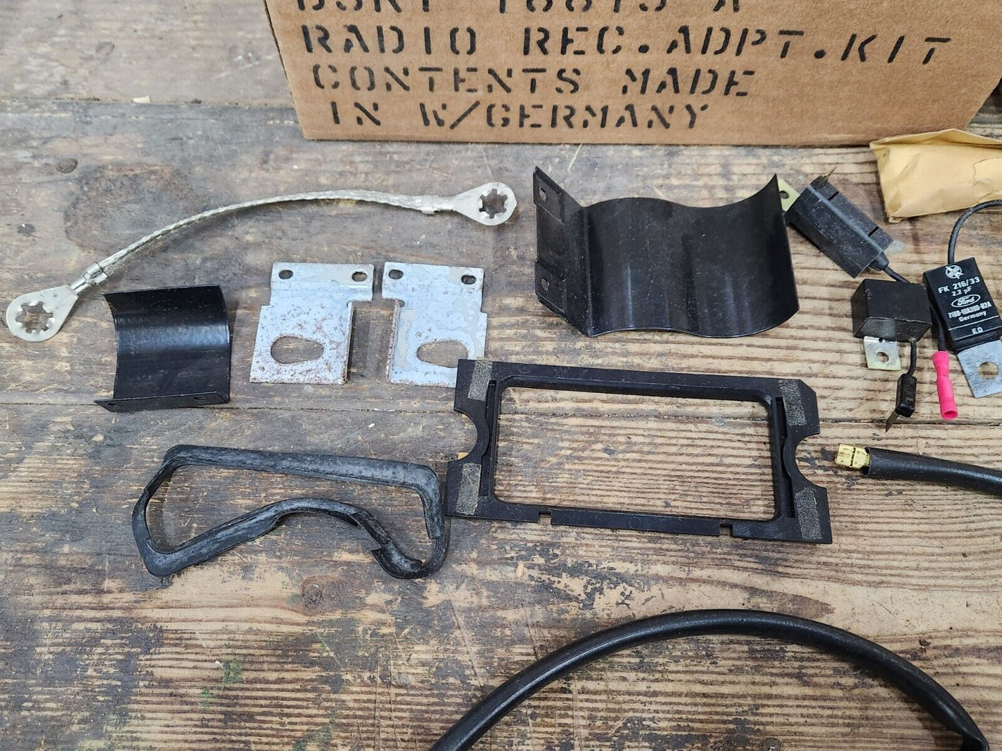 NOS 1973 1974 Mercury Capri AM AM/FM RADIO SPEAKER REAR ADAPTER KIT Integral A/C