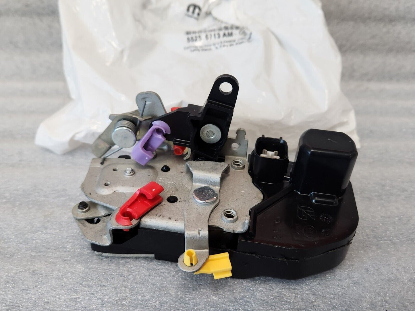 DODGE DAKOTA DURANGO FRONT DRIVERS SIDE POWER DOOR LOCK LATCH ACTUATOR OE MOPAR