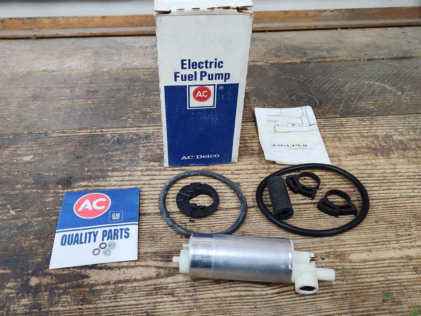 NOS OEM AC Electric Fuel Pump Chevrolet Camaro Corvette L4 5.7 V8 25166717 EP384