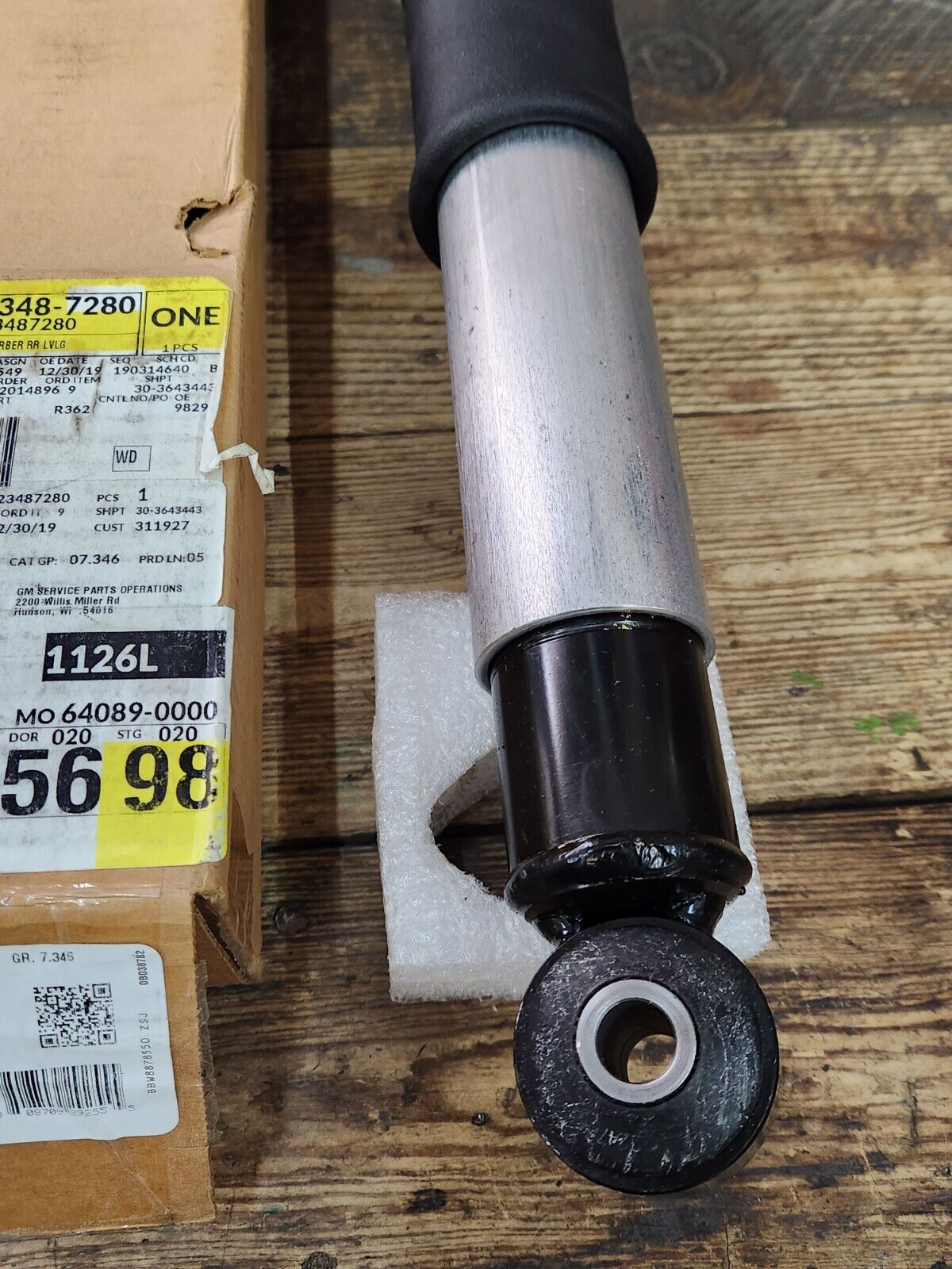 NOS OEM GM Rear Z95 Air Lift Shock Absorber 08-14 Escalade Yukon Tahoe  23487280