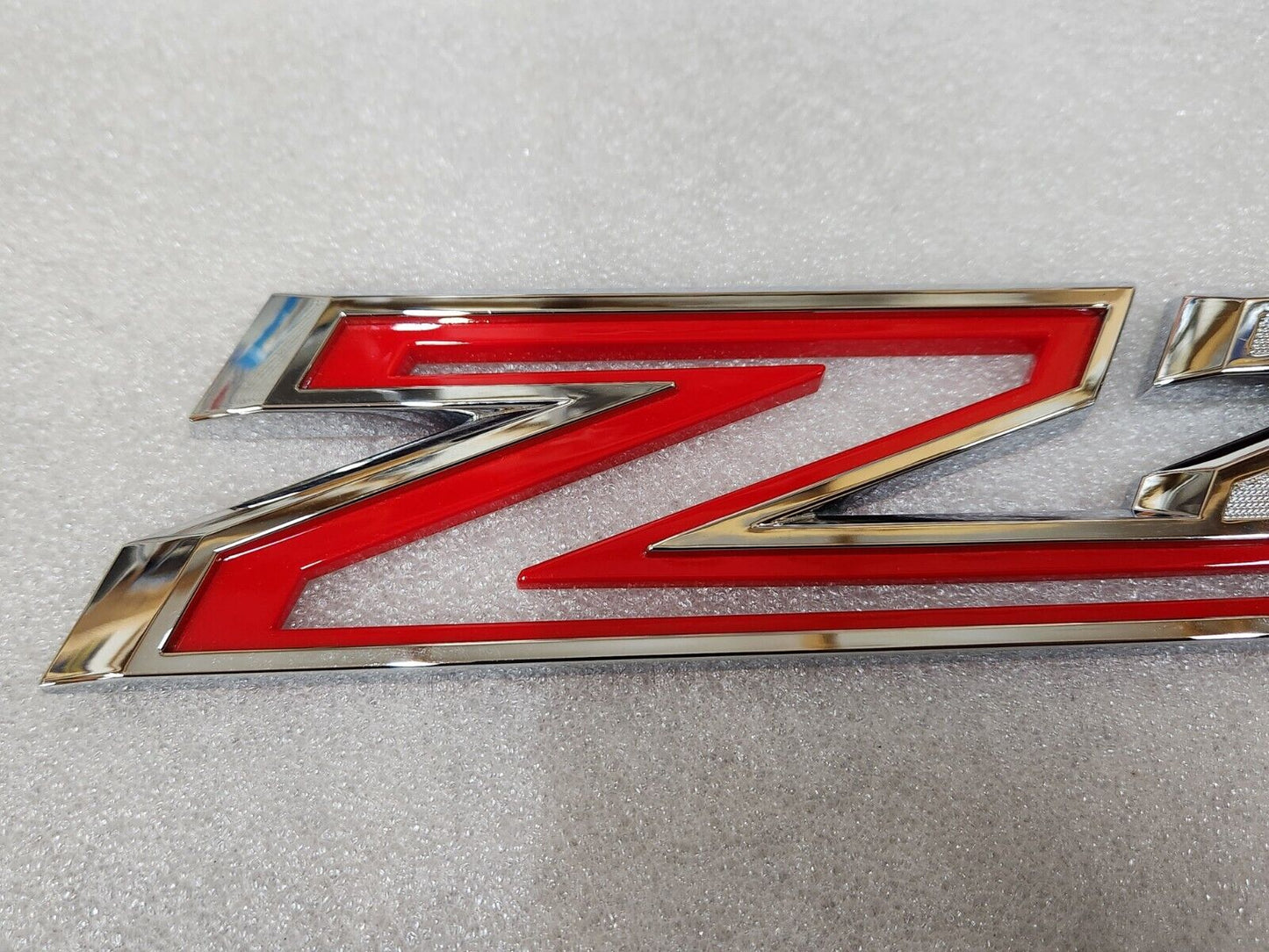 NEW OEM Z71 Fender Emblem Badge RH 2019-2023 Chevrolet Chevy Silverado 84632695