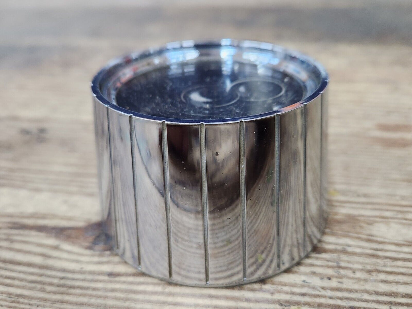 1963 1964 CHRYSLER NEWPORT 300 STEERING WHEEL HORN BUTTON CENTER CAP EMBLEM OEM