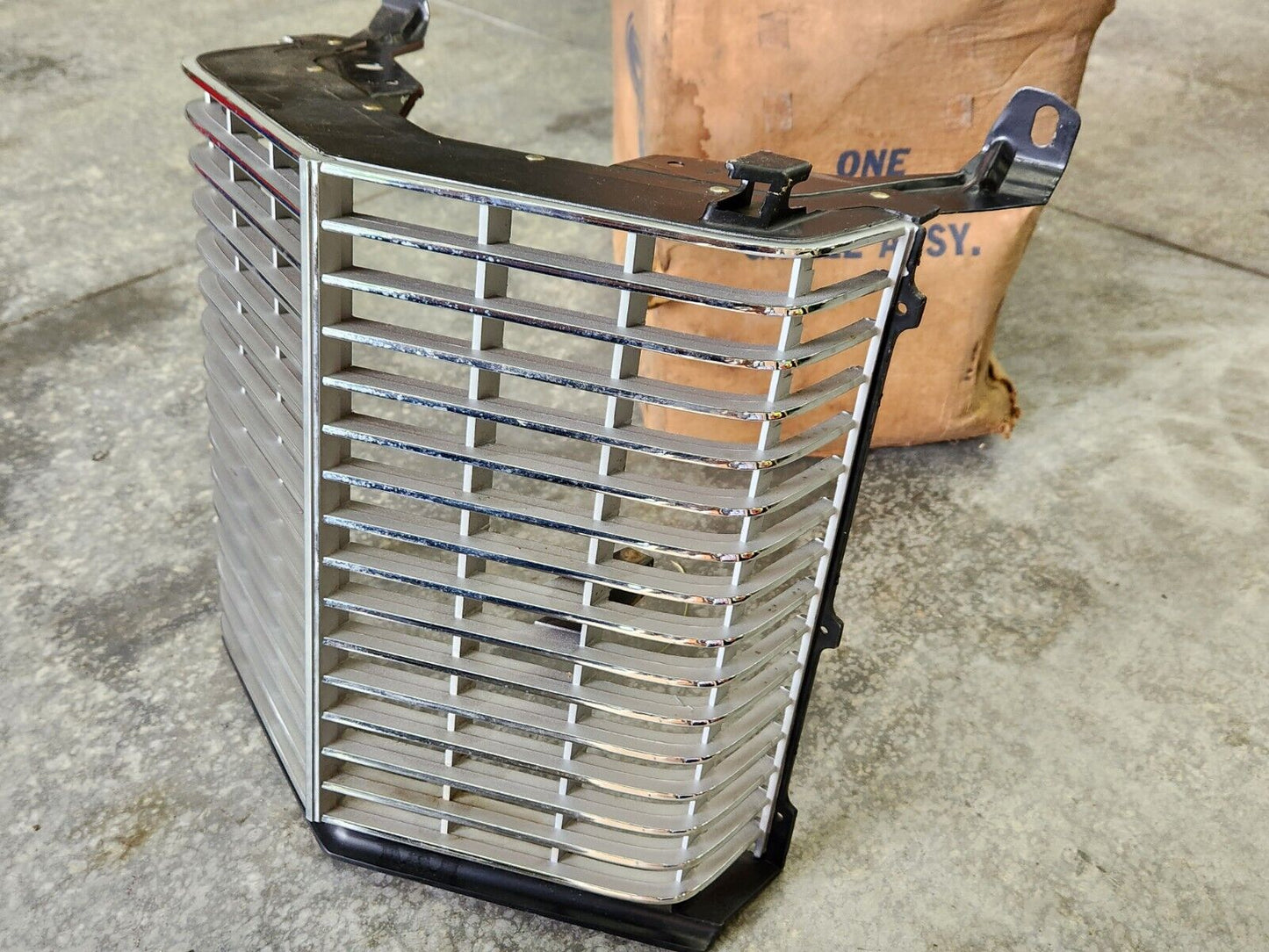 NOS 1972 Ford LTD Galaxie 500 Country Squire Ranch Grille in Box D2AZ-8200-A